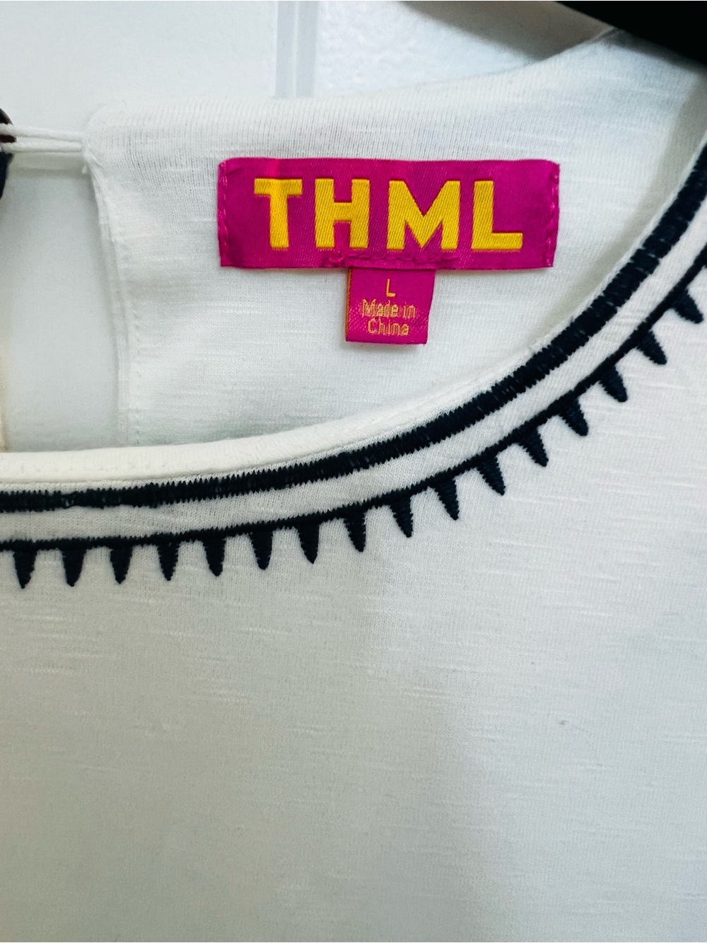 NWOT! THML White Embroidered Puff Sleeve Blouse | Size Large - Picture 3 of 9